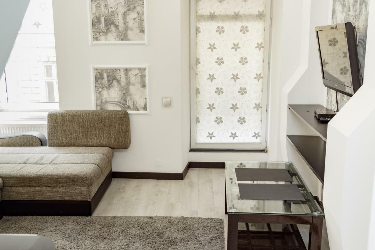 Transitional Havryky Apartment إلفيف المظهر الخارجي الصورة